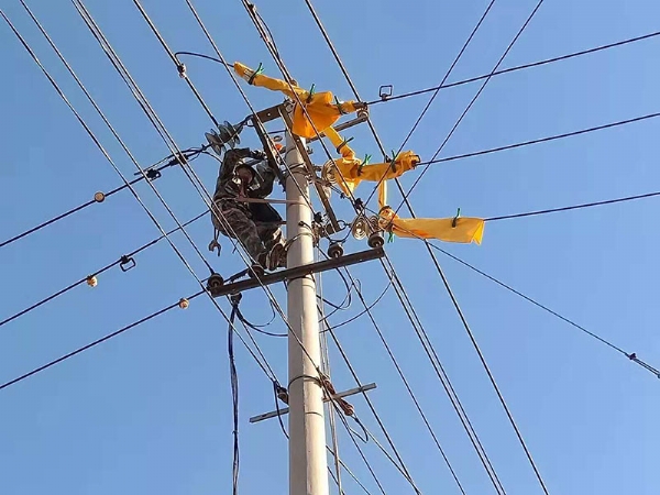 线路抢修现场